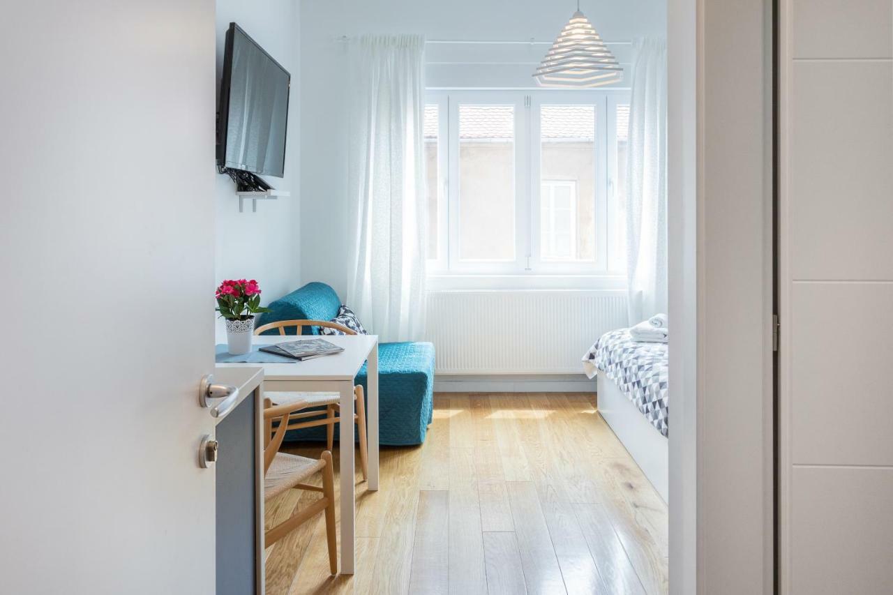 Studio Apartments Near Park Zrinjevac Zagreb Bagian luar foto
