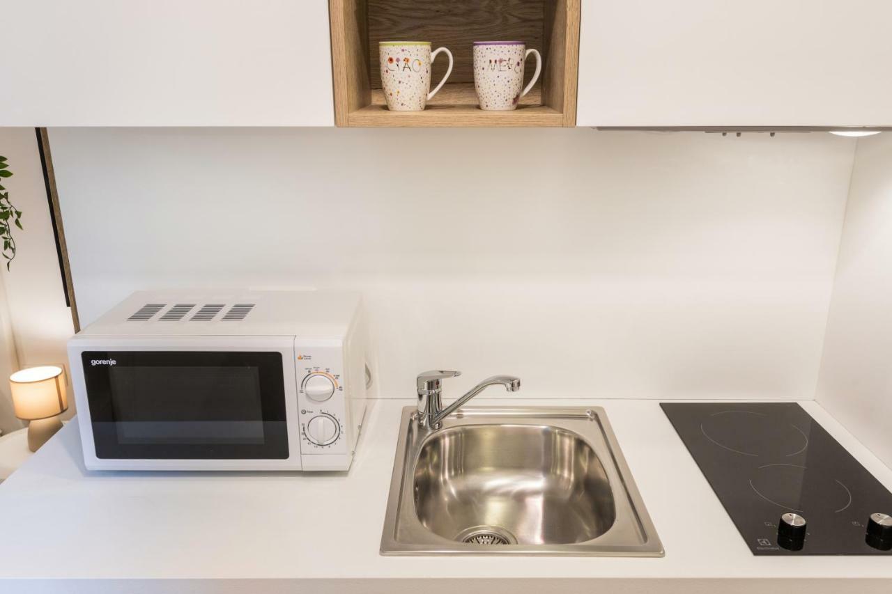 Studio Apartments Near Park Zrinjevac Zagreb Bagian luar foto